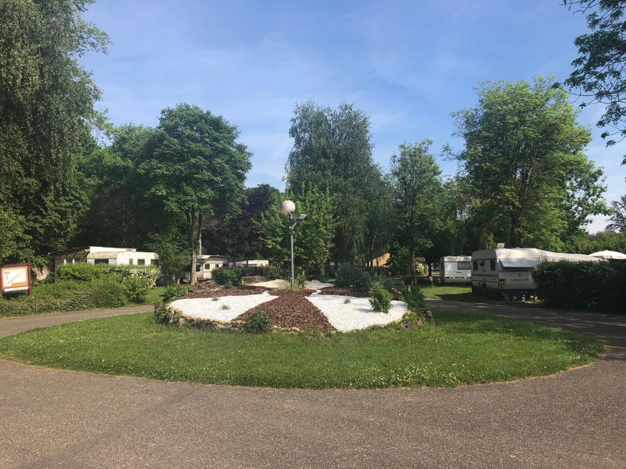 Camping Les Lupins Seppois-le-Bas Buitenkant foto